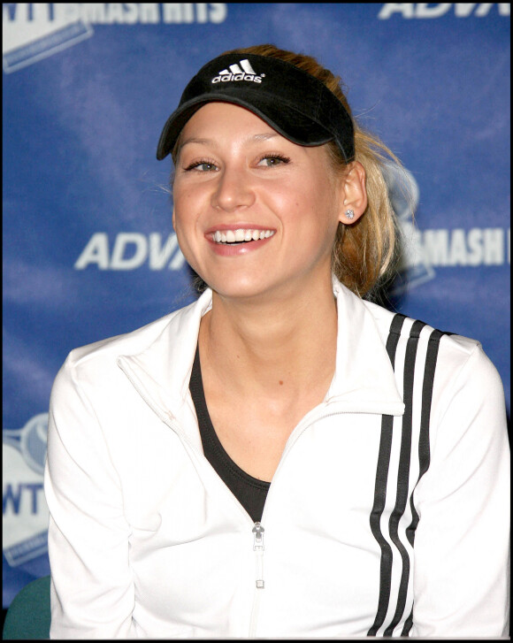 Anna Kournikova à Los Angeles, en conférence pour le tournoi au profit de Advanta WTT smash hits charity en 2006