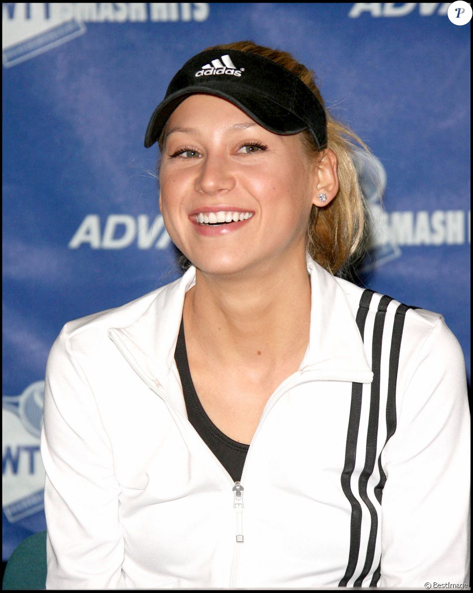 Anna Kournikova à Los Angeles, en conférence pour le tournoi au profit de Advanta WTT smash hits charity en 2006