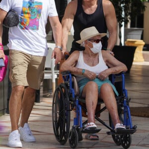 Exclusif - Jean-Claude Van Damme et sa mère Eliana en chaise roulante sur l'île de Saint-Barthélém. Le 26 décembre 2020.