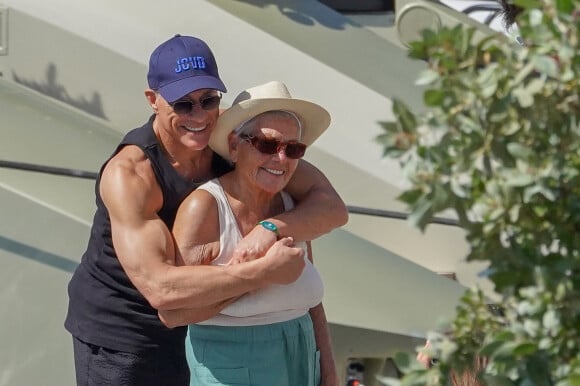 Jean Claude Van Damme et sa maman Eliana à Gustavia à St-Barthélemy. Le 23 décembre 2020. @ABCAPRESS.COM