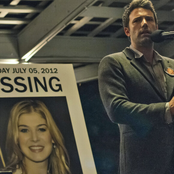 Ben Affleck, David Clennon et Lisa Banes dans le film "Gone Girl", de David Fincher.