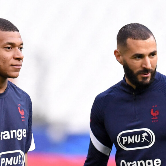 Kylian Mbappé et Karim Benzema lors du match amical de préparation à l'Euro 2021 France - Bulgarie au Stade de France le 8 juin 2021. © Philippe Lecoeur / Panoramic / Bestimage