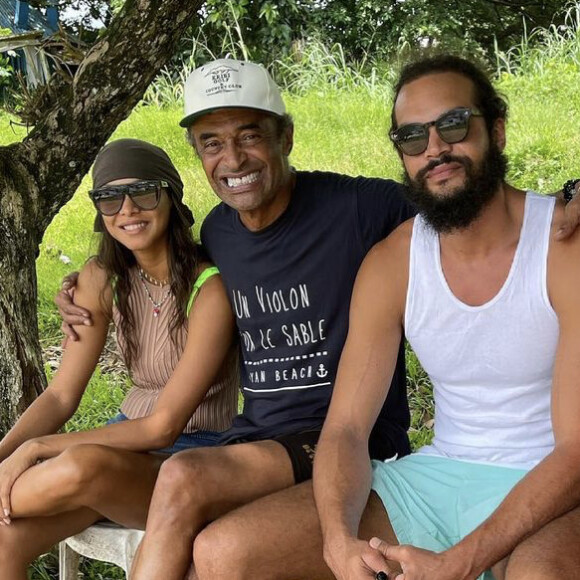 Yannick Noah a été rejoint au Cameroun par son fils Joakim Noah et sa fiancée Lais Ribeiro. Le photographe Jerome Duran (à droite) était aussi du voyage.