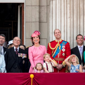Camilla Parker Bowles, duchesse de Cornouailles, le prince Charles, prince de Galles, la princesse Eugenie d'York, la reine Elisabeth II d'Angleterre, le prince Philip, duc d'Edimbourg, Catherine Kate Middleton , duchesse de Cambridge, la princesse Charlotte, le prince George et le prince William, duc de Cambridge - La famille royale d'Angleterre assiste à la parade "Trooping the colour" à Londres le 17 juin 2017.