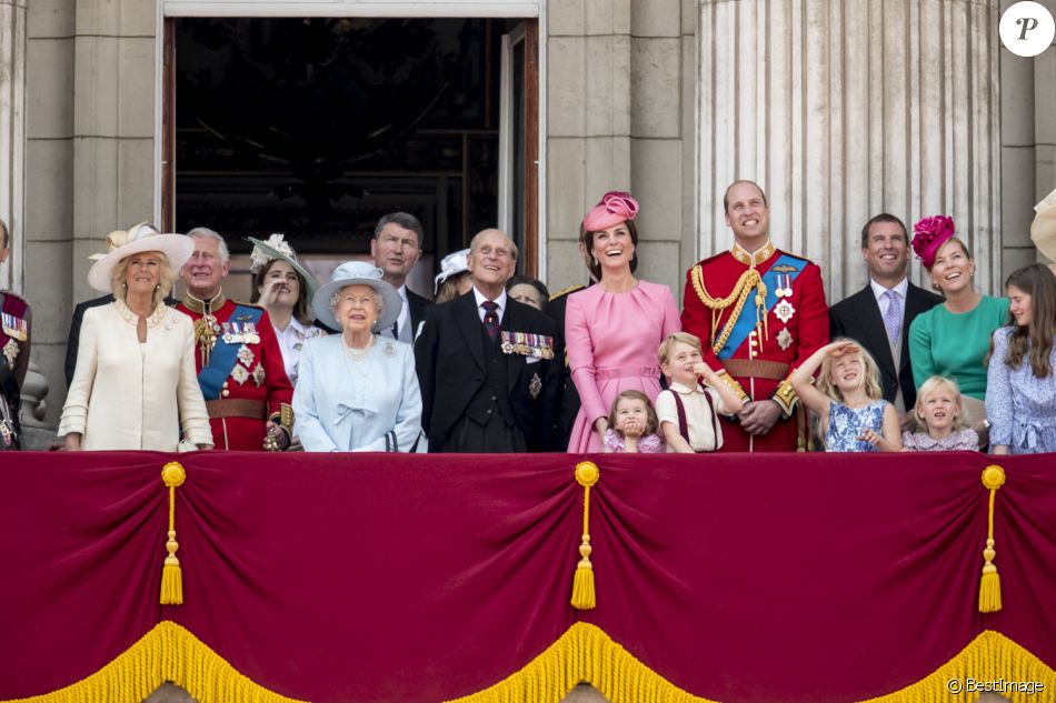 Camilla Parker Bowles, duchesse de Cornouailles, le prince Charles, prince de Galles, la princesse Eugenie d'York, la reine Elisabeth II d'Angleterre, le prince Philip, duc d'Edimbourg, Catherine Kate Middleton , duchesse de Cambridge, la princesse Charlotte, le prince George et le prince William, duc de Cambridge - La famille royale d'Angleterre assiste à la parade "Trooping the colour" à Londres le 17 juin 2017.