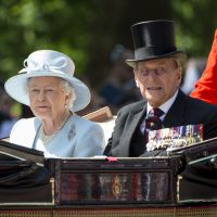 Elizabeth II comme on la voit rarement : en tenue décontractée, elle fête les 100 ans du prince Philip