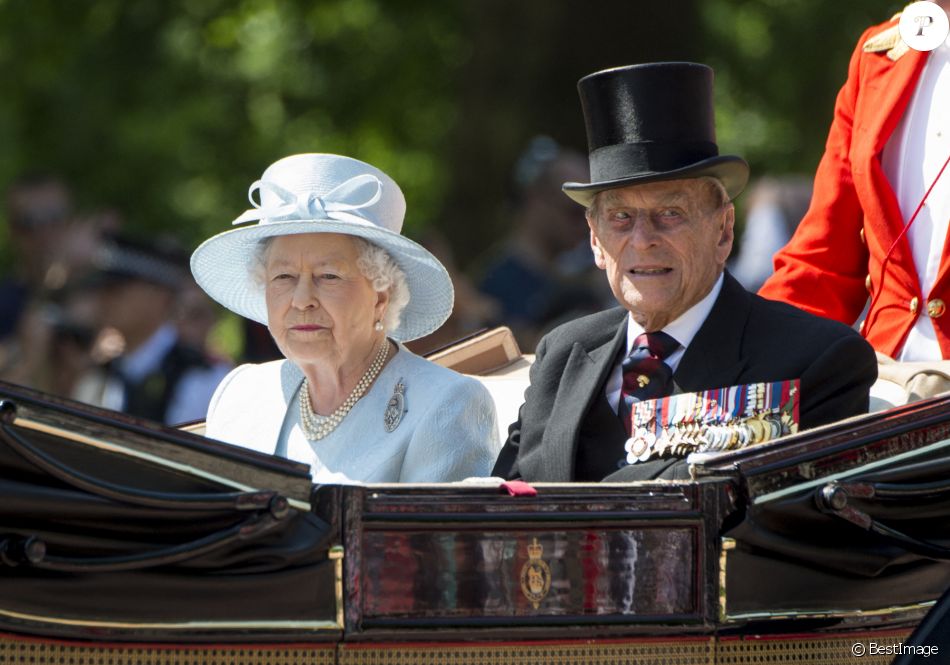 La reine Elisabeth II d'Angleterre, le prince Philip, duc d'Edimbourg - La famille royale d'Angleterre au palais de Buckingham pour assister à la parade "Trooping The Colour" à Londres.