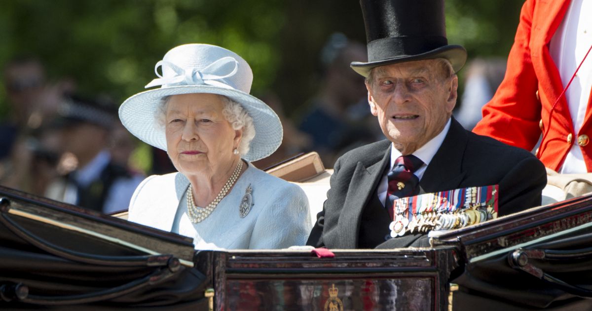 Elizabeth II comme on la voit rarement : en tenue dÃ©contractÃ©e, elle fÃªte les 100 ans du prince Philip - Pure People