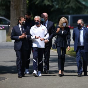 A quelques jours du coup d'envoi du championnat d'Europe de football, le président de la République française, Emmanuel Macron, et sa femme la Première Dame Brigitte Macron rencontrent les joueurs de l'équipe de France à Clairefontaine-en-Yvelines, France, le 10 juin 2021. Noël Le Graet, président de la Fédération Française de Football, Gianni Infantino, président de la FIFA, le sélectionneur Didier Deschamps, les membres de son staff ainsi que les joueurs. © Jean-Emmanuel Etty/Pool/Bestimage