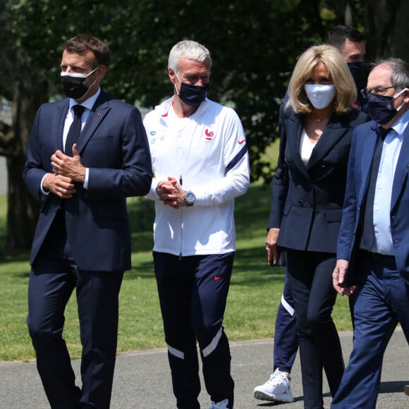 A quelques jours du coup d'envoi du championnat d'Europe de football, le président de la République française, Emmanuel Macron, et sa femme la Première Dame Brigitte Macron rencontrent les joueurs de l'équipe de France à Clairefontaine-en-Yvelines, France, le 10 juin 2021. Noël Le Graet, président de la Fédération Française de Football, Gianni Infantino, président de la FIFA, le sélectionneur Didier Deschamps, les membres de son staff ainsi que les joueurs. © Jean-Emmanuel Etty/Pool/Bestimage