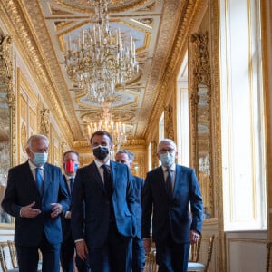 Jean-Marc Ayrault, le président de la République française Emmanuel Macron et Philippe Belaval, président du Centre des Monuments Nationaux lors de l'inauguration de l'Hôtel de la Marine, place de la Concorde à Paris, France, le 10 juin 2021. © Eric Tschaen/Pool/Bestimage