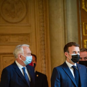 Jean-Marc Ayrault, le président de la République française Emmanuel Macron et Philippe Belaval, président du Centre des Monuments Nationaux lors de l'inauguration de l'Hôtel de la Marine, place de la Concorde à Paris, France, le 10 juin 2021. © Eric Tschaen/Pool/Bestimage