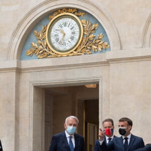 Jean-Marc Ayrault, le président de la République française Emmanuel Macron et Philippe Belaval, président du Centre des Monuments Nationaux lors de l'inauguration de l'Hôtel de la Marine, place de la Concorde à Paris, France, le 10 juin 2021. © Eric Tschaen/Pool/Bestimage