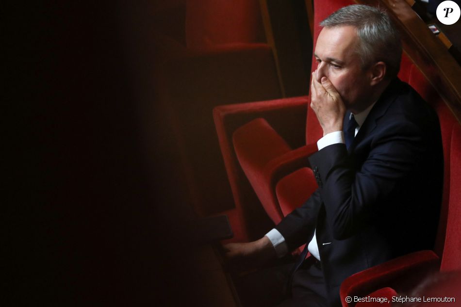 François de Rugy s'est fait enfariner en pleine rue, à Nantes. © Stéphane Lemouton / Bestimage