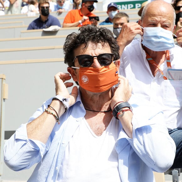 Patrick Bruel et Marc Ladreit de Lacharrière dans les tribunes des internationaux de France Roland Garros à Paris le 12 juin 2021. © Dominique Jacovides / Bestimage 