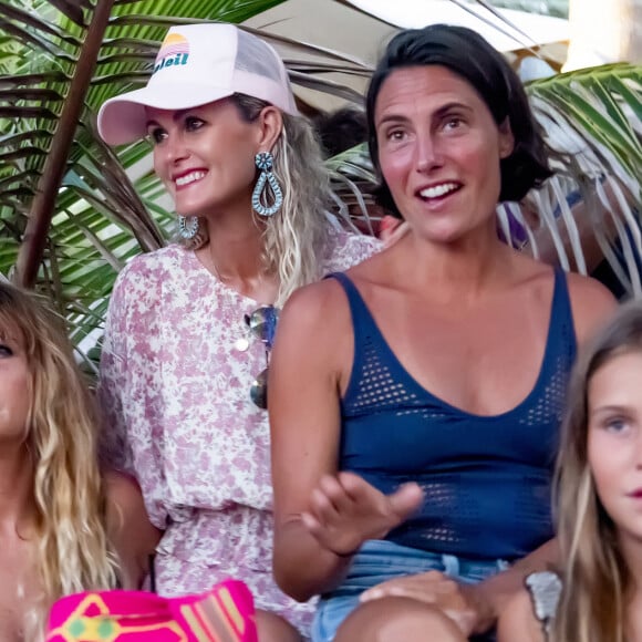 Exclusif -  Carole Gruson (la grande prêtresse du restaurant cabaret burlesque "Le Ti' St Barth"), Laeticia Hallyday et Alessandra Sublet lors du St-Barth Family Festival 2019 à l'hôtel Manapany sur l'île de Saint-Barthélemy, Antilles française, France, le 8 août 2019. © Xavier Merchet-Thau/PhotoStBarth/Bestimage 