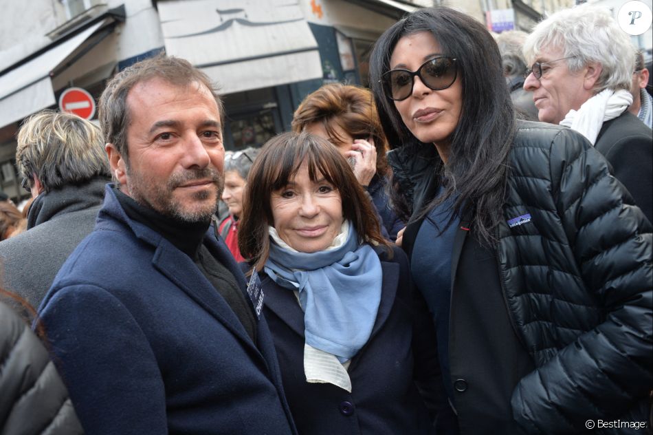 Bernard Montiel, Danièle Évenou et Yamina Benguigui - Marche républicaine pour Charlie Hebdo à Paris. Le 11 janvier 2015.