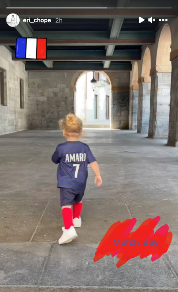Amaro, le fils d'Antoine Griezmann et Erika Choperena, déjà en tenue pour regarder le match France - Allemagne à l'Euro.