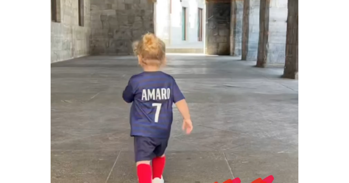 Amaro, le fils d'Antoine Griezmann et Erika Choperena, déjà en tenue ...