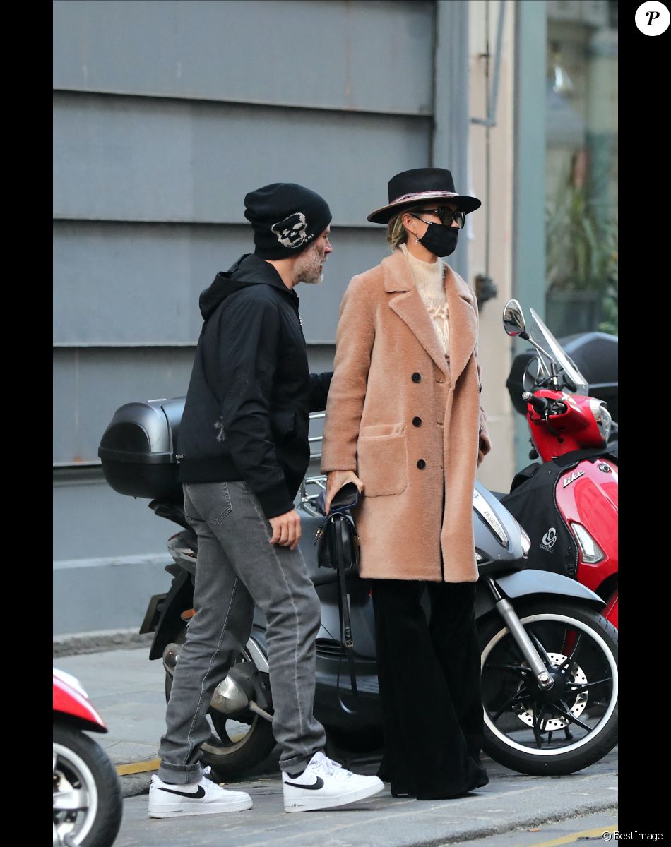 Exclusif - Laeticia Hallyday et son compagnon Jalil Lespert ont été déjeuner chez l'avocat fiscaliste Pierre Pradier pour terminer les modalités de l'accord de la succession de Johnny Hallyday à Paris le 9 janvier 2021.