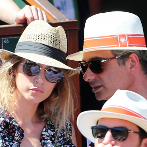 Laura Smet et son compagnon Raphaël - Personnalités dans les tribunes lors des internationaux de France de Roland Garros à Paris. Le 10 juin 2017. © Jacovides - Moreau / Bestimage125