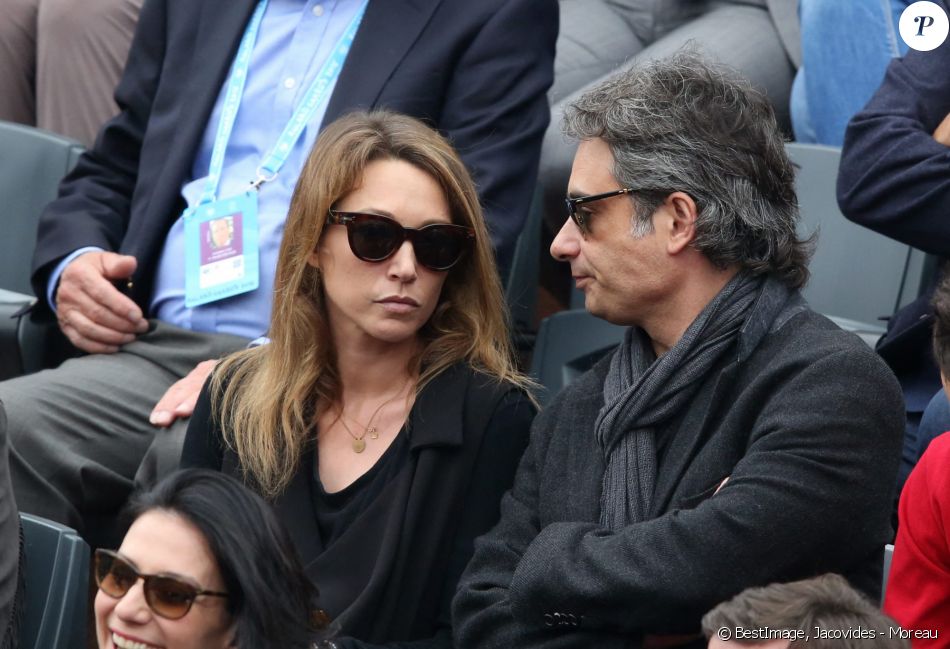 Laura Smet et son compagnon Raphaël dans les tribunes de la finale homme des internationaux de France de Roland Garros à Paris le 5 juin 2016. © Moreau-Jacovides / Bestimage