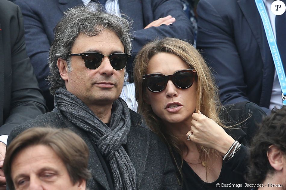 Laura Smet et son compagnon Raphaël dans les tribunes de la finale homme des internationaux de France de Roland Garros à Paris. © Moreau-Jacovides / Bestimage
