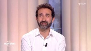 Mathieu Madénian : il a lancé un sandwich aux merguez sur une star de la chanson !