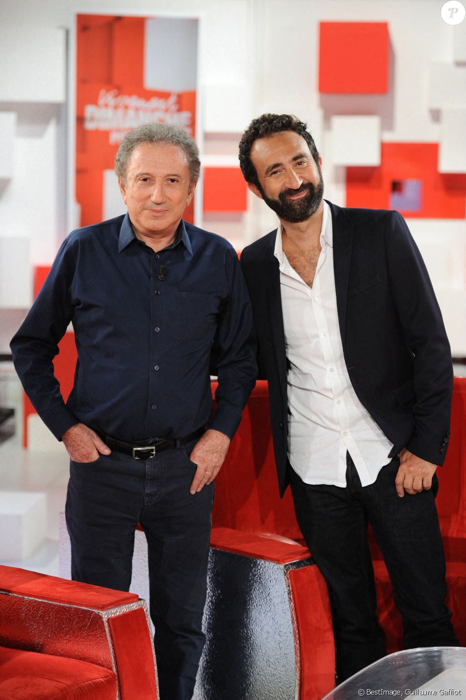 Exclusif - Michel Drucker et Mathieu Madénian - Enregistrement de l'émission "Vivement Dimanche prochain" présentée par M.Drucker, 1er juillet 2020. © Guillaume Gaffiot / Bestimage