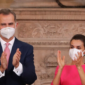 Le roi Felipe, la reine Letizia, la princesse Leonor et l'infante Sofia d'Espagne président la cérémonie de remise de l'Ordre du mérite civil à 16 femmes et 8 hommes qui se sont particulièrement illustrés au cours de cette année de pandémie au Palais royal de Madrid, Espagne, le 18 juin 2021.