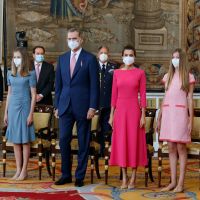 Letizia d'Espagne et ses filles, sortie haute en couleurs au palais : Felipe en fête !