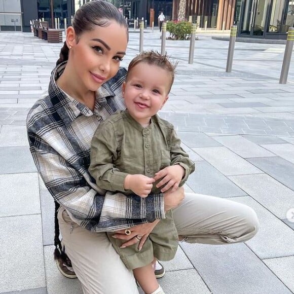 Nabilla Benattia avec son fils Milann, le 25 avril 2021