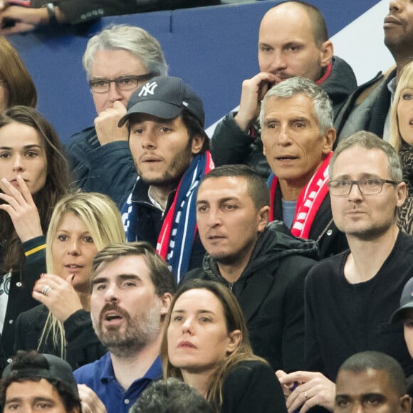 Vianney et sa compagne Catherine Robert, Nagui et sa femme Mélanie Page dans les tribunes lors du match de qualification pour l'Euro2020 "France - Turquie (1-1)" au Stade de France. Saint-Denis, le 14 octobre 2019. © Cyril Moreau/Bestimage 