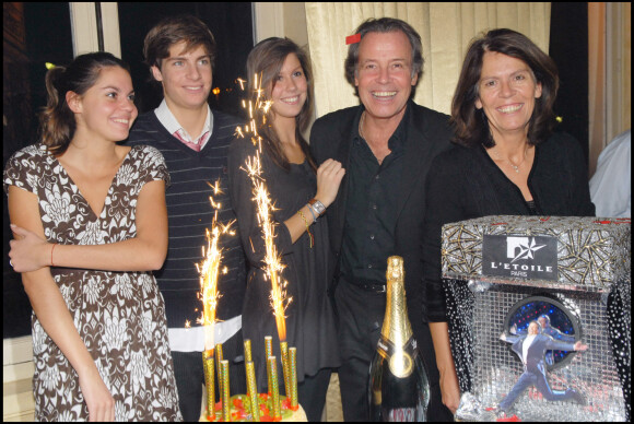 Michel Leeb fête ses 30 ans de carrière au Palais des Congrès de Paris avec sa famille