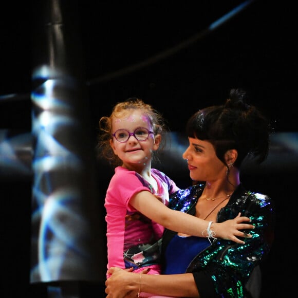 Shy'm a et les bénévoles de l'association "Enfant Star & Match" dans la pinède Gould d'Antibes Juan-les-Pins. Le 10 juillet 2018. © Bruno Bebert/Bestimage