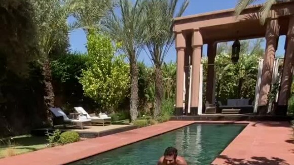 Amir et son petit Mikhael s'éclatent dans la piscine ! Juin 2021