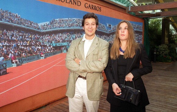 Laurent Gerra et Mathilde Seigner - Tournoi de tennis Roland Garros en 2001 à Paris.