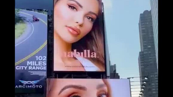 Nabilla Beauty s'affiche sur les écrans de Times Square !