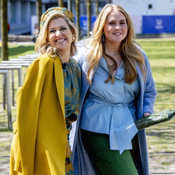 La reine Maxima des Pays-Bas et sa fille la princesse Catharina-Amalia des Pays-Bas - La famille royale des Pays-bas réunie à Eindhoven à l'occasion de la fête du Roi (Koningsdag), anniversaire du roi (54 ans), le 27 avril 2021.