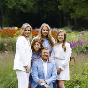 Le roi Willem Alexander des Pays-Bas, La princesse Ariane des Pays-Bas, La reine Maxima des Pays-Bas, La princesse Catharina-Amalia des Pays-Bas, La princesse Alexia des Pays-Bas - Rendez-vous avec les membres de la famille royale des Pays-Bas dans les jardins du Huis ten Bosch à La Haye le 17 juillet 2020.