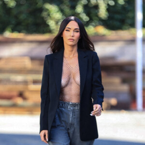 Exclusif - Megan Fox porte un top transparent sous une veste blazer à la sortie d'un photoshoot à Los Angeles, le 11 juin 2021.