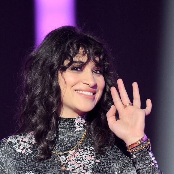 Exclusif - No Tabloids - Camelia Jordana - 2ème partie de soirée - Enregistrement de l'émission "Duos Mystères" à la Seine Musicale à Paris, qui sera diffusée le 26 février sur TF1. Le 2 février 2021 © Gaffiot-Moreau / Bestimage Pour la première fois à la télévision, les plus grandes stars acceptent de monter sur scène pour chanter un duo…sans savoir avec qui elles vont le partager ! Bienvenue dans un cache-cache musical inédit où les artistes et le public iront de surprises en surprises ! Pour chaque duo, les 2 artistes répètent seuls de leur côté, arrivent sur scène sans se croiser et prennent place de part et d’autre d’un mur écran. Ils commencent à chanter alors qu’ils ne savent toujours pas qui est avec eux sur scène ! Leurs voix vont se mêler avant même que les 2 personnalités ne se soient vues ! Sauront-elles se reconnaître ? Comment réagiront-elles quand le mur se lèvera enfin ? Dans « DUOS MYSTERES » tout commence par un jeu avant de basculer dans l’émotion … Car, bien sûr, tous ces duos mystères ne sont pas associés par hasard ! Les artistes qui partageront la scène sont tous unis par une histoire forte ! Nous allons vous raconter ces histoires, ces parcours de vie, ces liens d’amitié, d’amour ou d’admiration… Le téléspectateur assistera aux premières loges à ce duo unique : il est le témoin privilégié d’une rencontre artistique aussi excitante qu’inattendue. Mais surtout, il pourra lui aussi jouer : pour la plupart des duos, on ne lui dévoilera qu’une seule des deux célébrités et il devra reconnaître à sa voix uniquement l’artiste mystère ! Tendez bien votre oreille ! Saurez-vous deviner avec qui chacune des personnalités partagera l’affiche ? Quelle sera l’émotion des artistes lorsqu’ils se découvriront enfin ?  Exclusive - No Web No Blog pour Belgique et Suisse 