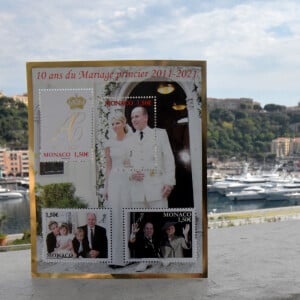 La poste monégasque a édité une planche de timbres pour la commémoration des dix ans de mariage du prince Albert II de Monaco et de la princesse Charlène. Les timbres sont en vente dans les postes depuis le 30 avril. Le mariage d'Albert II et de Charlene Wittstock a eu lieu le 1er juillet 2011 pour la cérémonie civile et le 2 juillet 2011 pour la cérémonie religieuse. © Bruno Bebert / Bestimage