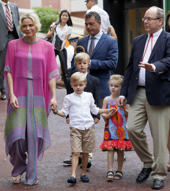 La princesse Charlene de Monaco, le prince héréditaire Jacques, la princesse Gabriella et le prince Albert II de Monaco durant le traditionnel Pique-nique des monégasques au parc princesse Antoinette à Monaco le 6 septembre 2019. 