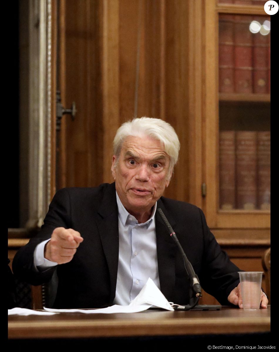 Exclusif - Bernard Tapie intervient lors de la promotion 2020 de la conférence des avocats du barreau de Paris, 11ème séance du premier tour, à la bibliothèque de l'ordre à Paris. Le 7 septembre 2020. © Dominique Jacovides / Bestimage