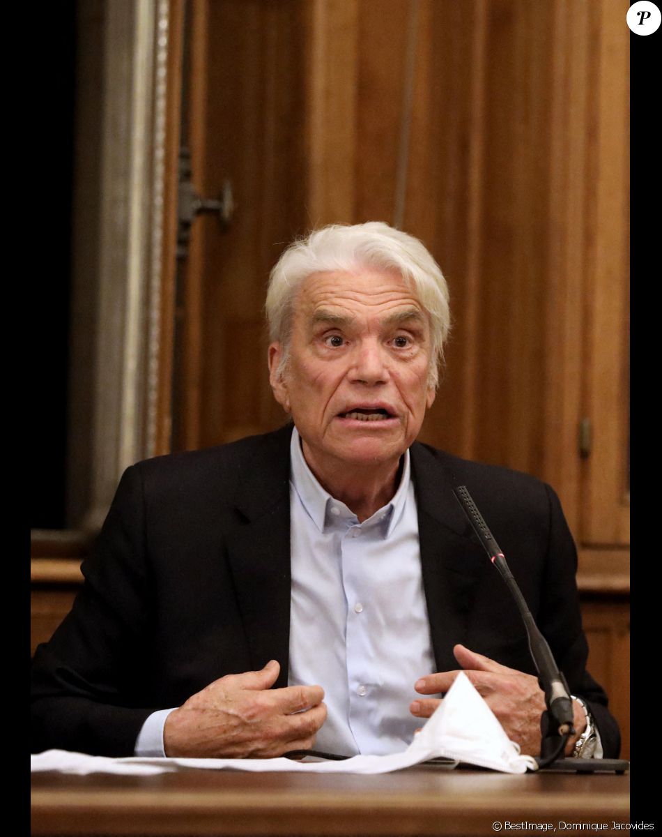 Exclusif - Bernard Tapie intervient lors de la promotion de la conférence des avocats du barreau de Paris, 11ème séance du premier tour, à la bibliothèque de l'ordre à Paris. © Dominique Jacovides / Bestimage