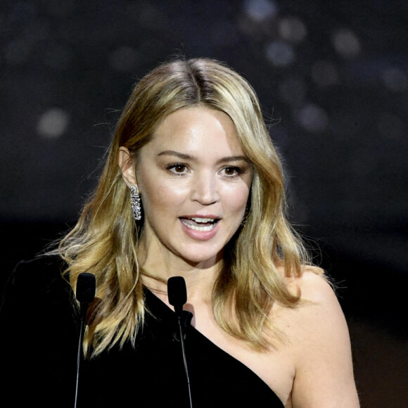 Virginie Efira sur scène lors de la 46ème cérémonie des César à l'Olympia à Paris le 12 mars 202. © Bertrand Guay/ Pool / Bestimage