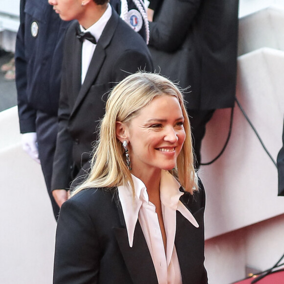 Niels Schneider et sa compagne Virginie Efira - Montée des marches du film "Hors Normes" pour la clôture du 72ème Festival International du Film de Cannes. Le 25 mai 2019 © Jacovides-Moreau / Bestimage