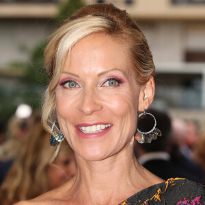 Rebecca Hampton (robe Christophe Guillarmé à encolure asymétrique en jacquard à relief noir et violet) lors de la soirée d'ouverture du 59ème festival de télévision de Monte Carlo. © Denis Guignebourg / Bestimage