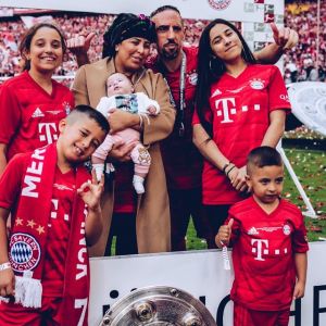 Franck Ribéry avec sa femme Wahibaa et leurs cinq enfants (Hiziya, Shahinez, Seïf el Islam, Mohammed et Keltoum). Le 19 mai 2019.